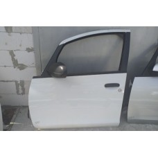 двері ліві передні mitsubishi colt  білі