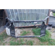 Супорт радіатора 01 Nissan qashqai j10 2006- 62500JD200