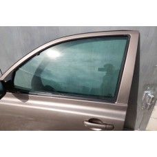скло ліве перед nissan k12 2007 року