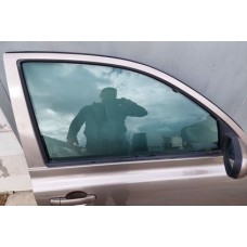 скло праве перед nissan k12 2007 року