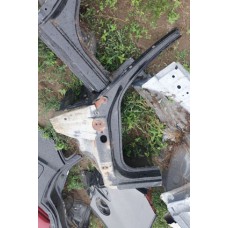 стойка передня ліва дверна nissan almera n16 b10