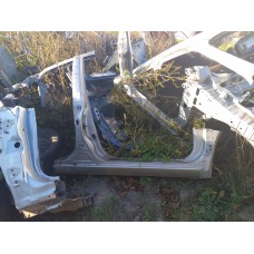 порог правий nissan note e11