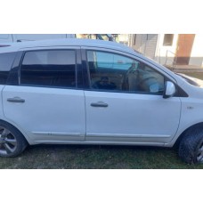 двері праві передні білі nissan note e11 color 326