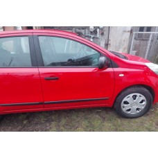 двері праві передні nissan note e11 color z10g