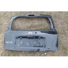 кришка багажника дефект nissan note e11 K01009U0MA 