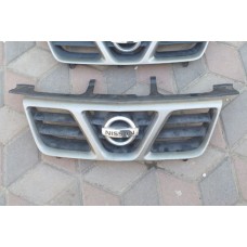 решетка радиатора сіра t30 2001- 623108H700